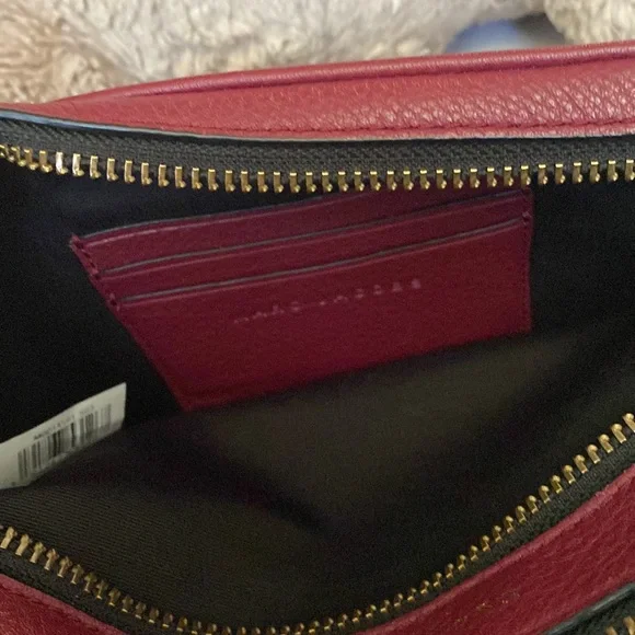 Marc Jocobs Soft Leather Crossbody - Picture 4 of 8